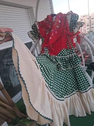 Vestido Rociero Verde Lunares