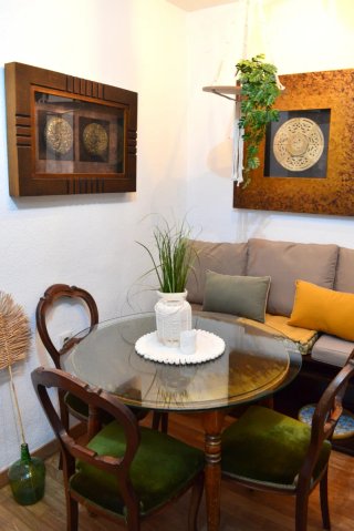Mesa comedor + 4 sillas + mueble