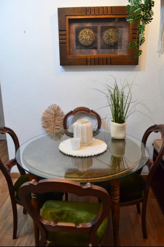 Mesa comedor + 4 sillas + mueble