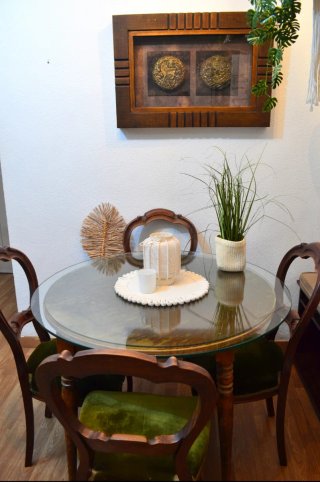 Mesa comedor + 4 sillas + mueble