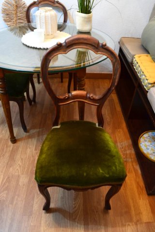 Mesa comedor + 4 sillas + mueble