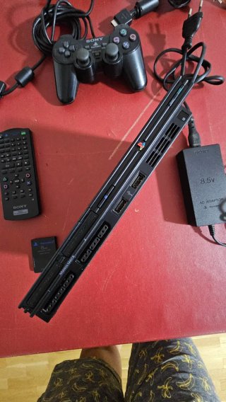 PS2 Slim + Extras (Mando distancia, Memory card)