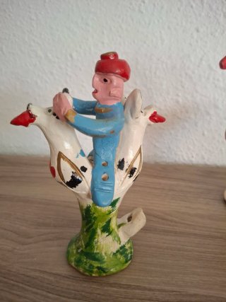 Par de silbatos de barro antiguos