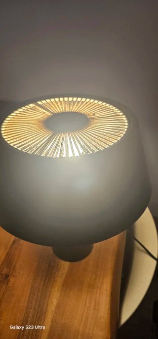 Lámpara de mesa Kave Home negra