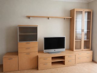 Mueble de salón modular color madera clara