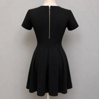 Vestido gótico negro con pentagrama