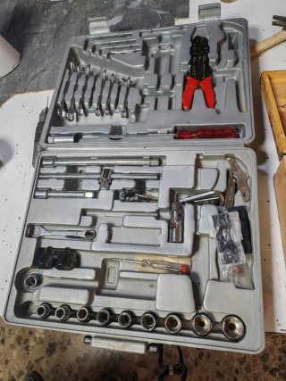 Caja de herramientas con accesorios