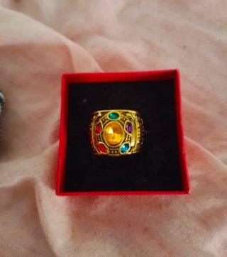 Anillo Gemas del Infinito Dorado