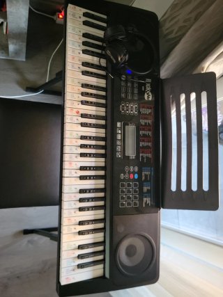 Piano Eléctrico con Soporte y Accesorios