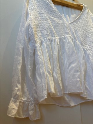 Blusa blanca escote pico