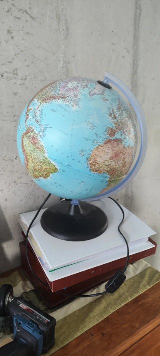 Lámpara Globo Terráqueo Azul y Negro