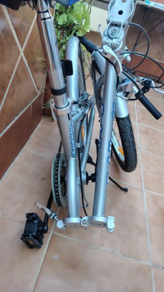 Bicicleta plegable plateada