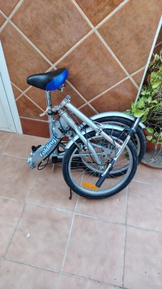 Bicicleta plegable plateada
