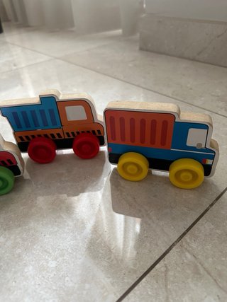 4 Camiones de Madera con Ruedas