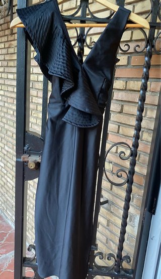 Elegante Vestido Negro, marca Zen basic