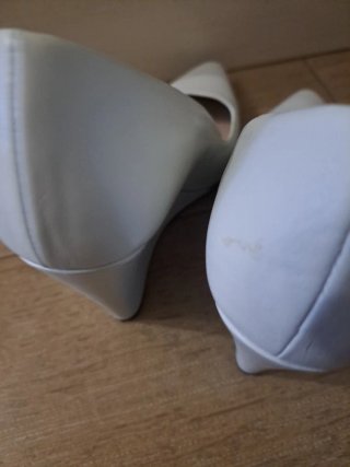 Zapatos de tacón Zara blancos