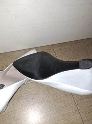 Zapatos de tacón Zara blancos