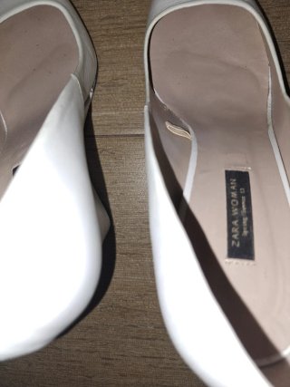 Zapatos de tacón Zara blancos