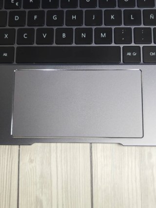 Portátil Huawei MateBook 13 con Caja