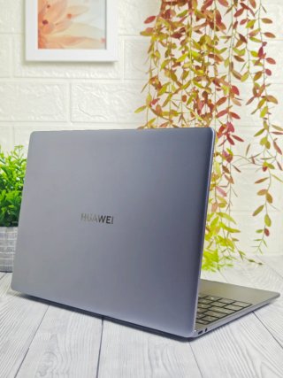 Portátil Huawei MateBook 13 con Caja