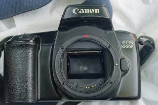 Canon EOS 1000F Analógica + Accesorios