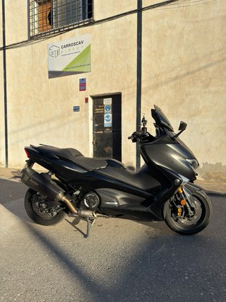 Yamaha T-MAX 530 DX Negra