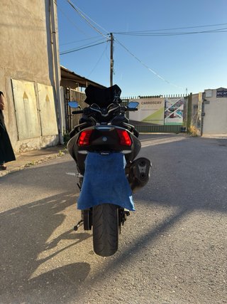 Yamaha T-MAX 530 DX Negra