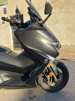Yamaha T-MAX 530 DX Negra