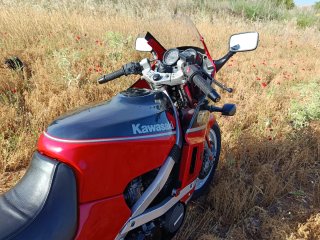 Kawasaki GPZ 600 R Roja y Negra
