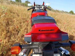 Kawasaki GPZ 600 R Roja y Negra