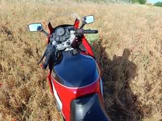 Kawasaki GPZ 600 R Roja y Negra