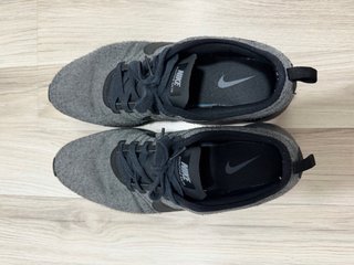 Zapatillas Nike grises y negras