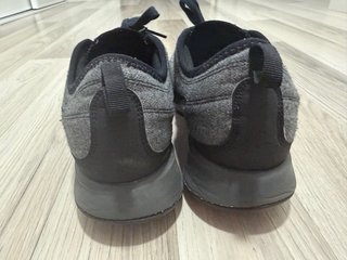 Zapatillas Nike grises y negras