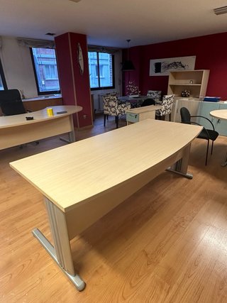 Mesa de oficina grande madera + sillas