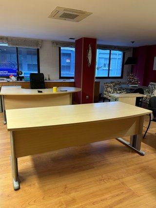 Mesa de oficina grande madera + sillas
