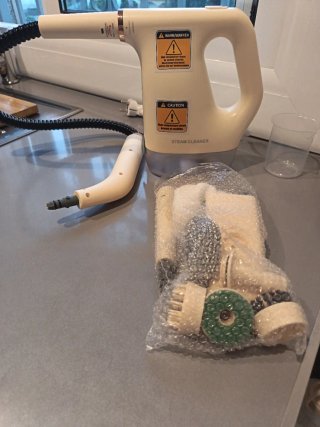 Vaporeta de mano con accesorios