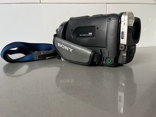 Sony Handycam CCD-TR913E Plata