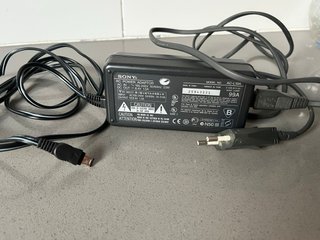 Sony Handycam CCD-TR913E Plata