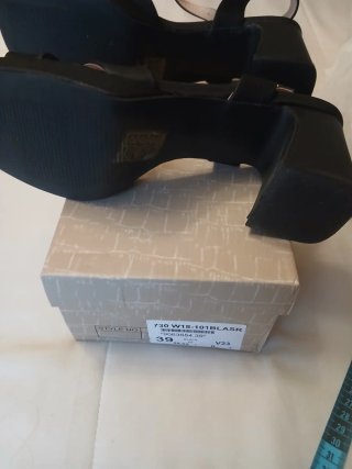 Sandalias de tacón negras