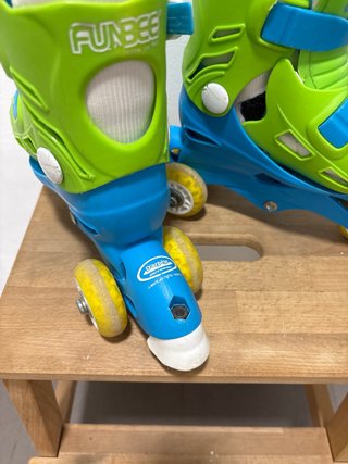 Patines infantiles ajustables. Tallas 27 a 30