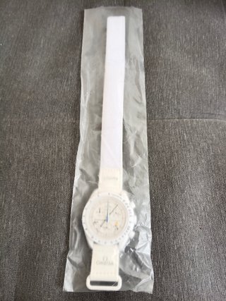 Swatch MoonSwatch Snoopy Bianco Nuovo a 26 euro