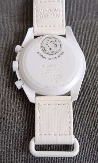 Swatch MoonSwatch Snoopy Bianco Nuovo a 26 euro