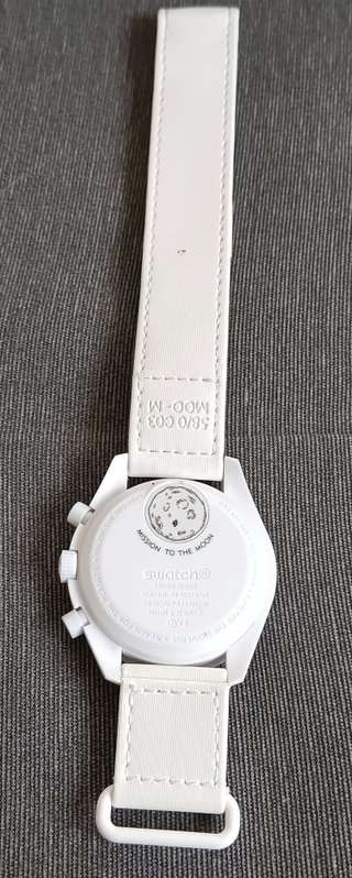 Swatch MoonSwatch Snoopy Bianco Nuovo a 26 euro