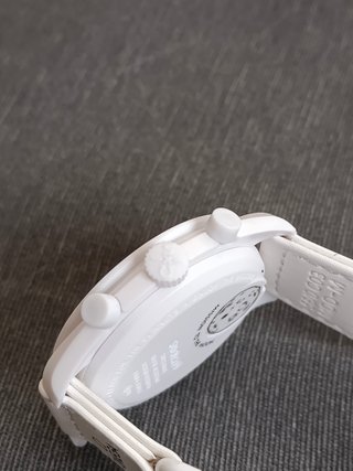 Swatch MoonSwatch Snoopy Bianco Nuovo a 26 euro