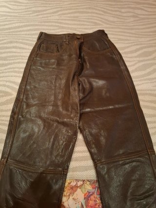 Pantalón de piel marrón
