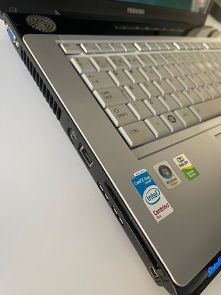 Toshiba Satellite A200 con cargador