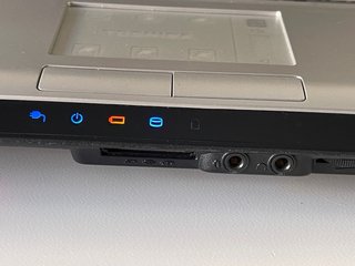 Toshiba Satellite A200 con cargador
