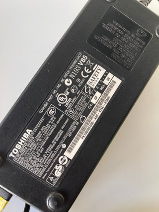 Toshiba Satellite A200 con cargador