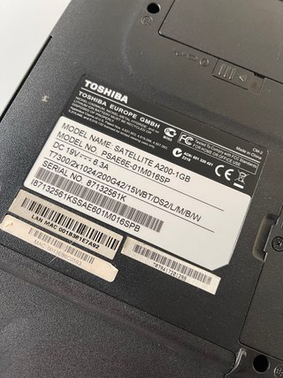 Toshiba Satellite A200 con cargador