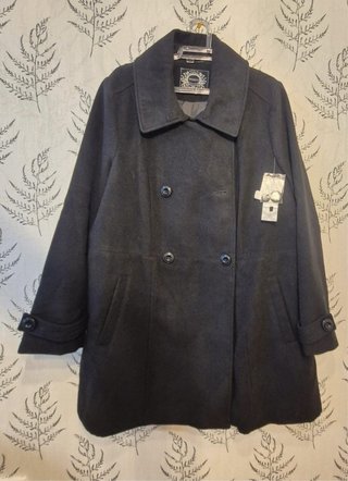 Abrigo gris elegante nuevo